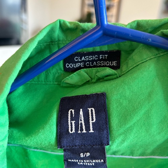 GAP green cotton button up. Very light, fits loose - Picture 2 of 2